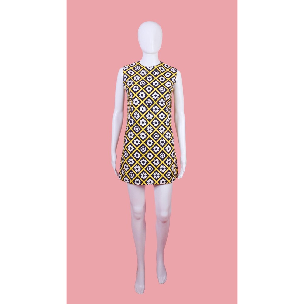 1960s-1970s Lattice Floral Print MOD SHIFT Tunic Micro Mini Dress. XS-S